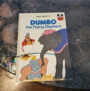 Dumbo the Flying Elephant (Disney's Wonderful World of Reading) Hardcover – Janu